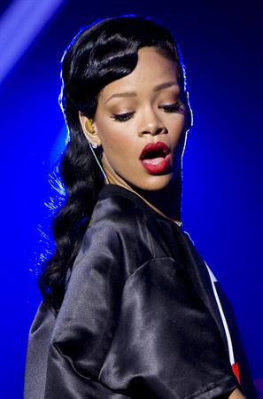 Rihanna backstage/performing during 777 Tour in Paris 11/17/12 