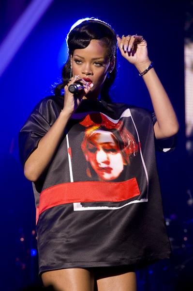 Rihanna backstage/performing during 777 Tour in Paris 11/17/12 