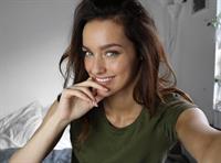 Jülide Ürküt taking a selfie