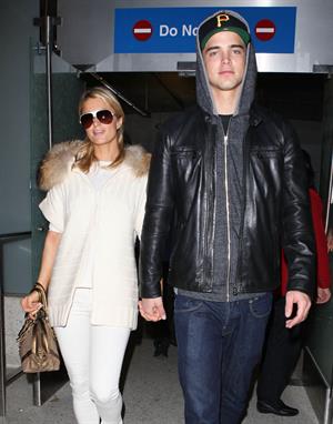 Paris Hilton arrives at Los Angeles International Airport (02.02.2013) 