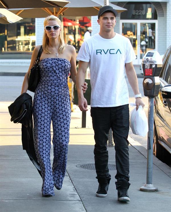 Paris Hilton out And About in Beverly Hills 01.03.13 