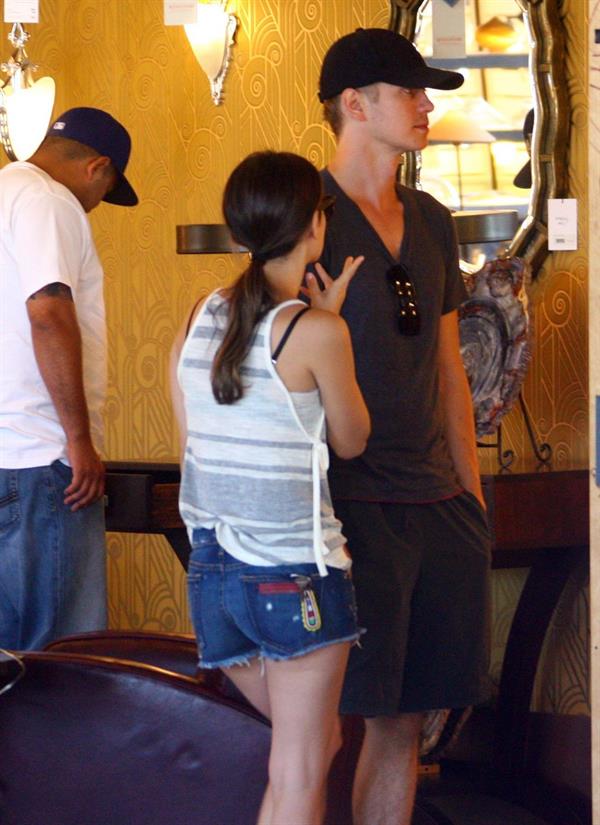 Rachel Bilson - Goes for some shopping with Hayden in L.A. (July 14, 2012)