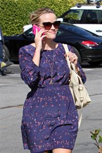 Reese Witherspoon - Out in Santa Monica (01.02.2013)