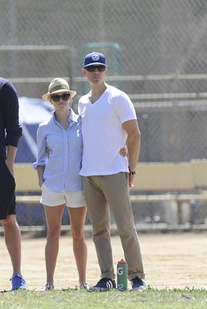 Reese Witherspoon Plays football with husband in Los Angeles (May 11, 2013) 