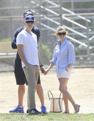 Reese Witherspoon Plays football with husband in Los Angeles (May 11, 2013) 