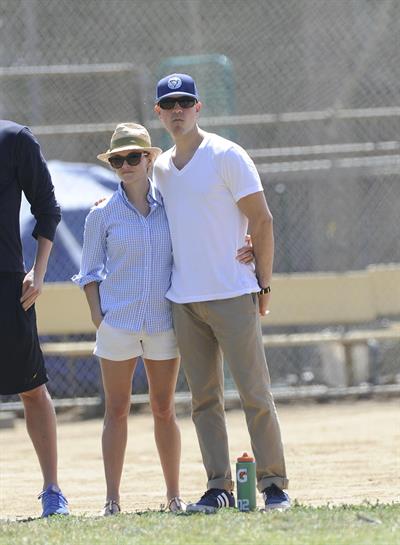 Reese Witherspoon Plays football with husband in Los Angeles (May 11, 2013) 
