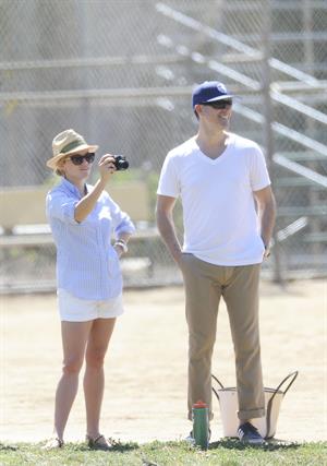 Reese Witherspoon Plays football with husband in Los Angeles (May 11, 2013) 