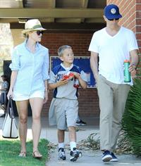 Reese Witherspoon Plays football with husband in Los Angeles (May 11, 2013) 