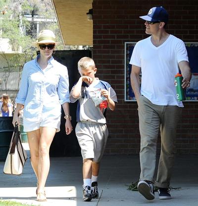 Reese Witherspoon Plays football with husband in Los Angeles (May 11, 2013) 