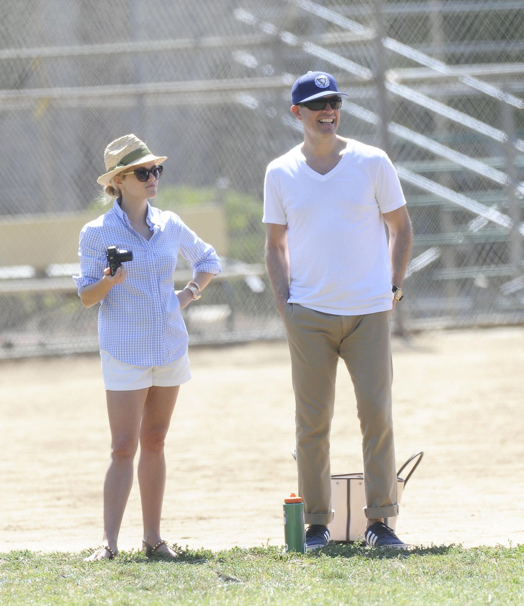 Reese Witherspoon Pictures Reese Witherspoon Plays football with husband in Los Angeles (May 11, 2013)