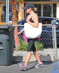 Reese Witherspoon on her way to the gym in Brentwood on May 30, 2013