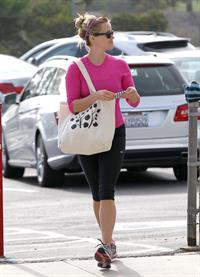 Reese Witherspoon on her way to the gym in Brentwood on May 30, 2013