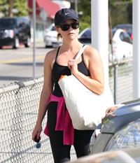 Reese Witherspoon on her way to the gym in Brentwood on May 30, 2013