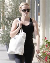 Reese Witherspoon - Heads to Kinetic Cycling for workout in Brentwood (21.06.2013) 