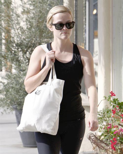 Reese Witherspoon - Heads to Kinetic Cycling for workout in Brentwood (21.06.2013) 
