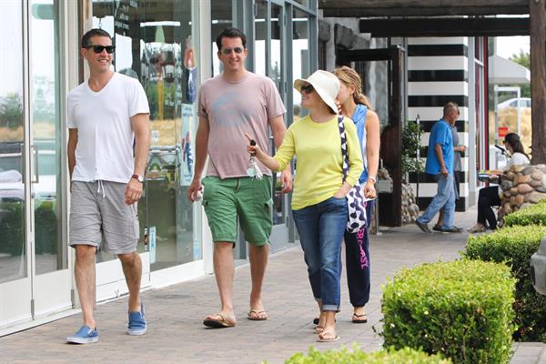 Reese Witherspoon - Out and about in Malibu (05.07.2013)  