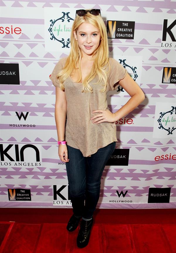 Renee Olstead - Kari Feinstein MTV Movie Awards Style Lounge in West Hollywood - 06.01.2012 