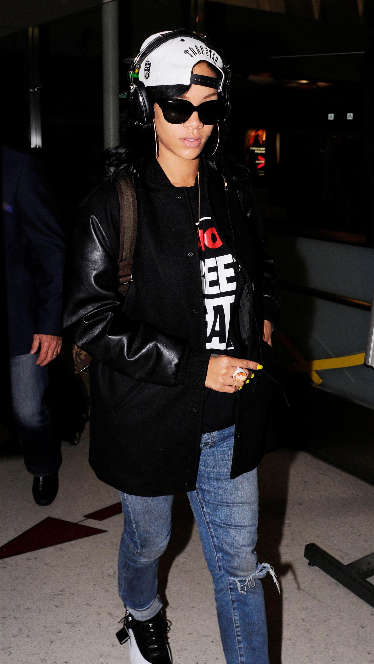 Rihanna Arrives back in Los Angeles after a flight form New York City June 3, 2012