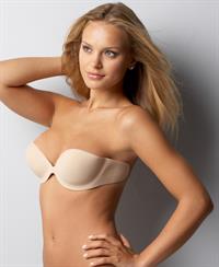 Elisandra Tomacheski in lingerie