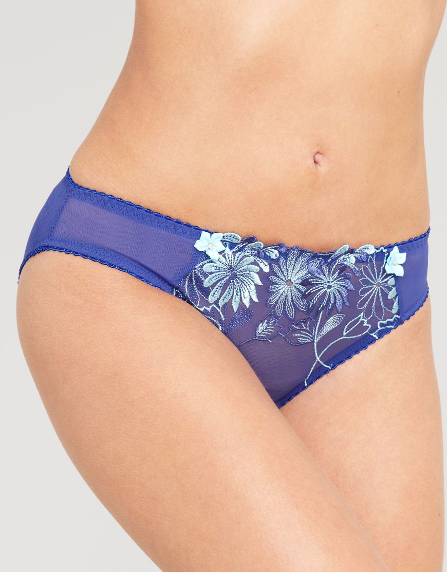 Talita Correa in lingerie