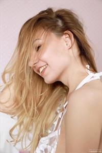 Izolda in a Little Bit of Something