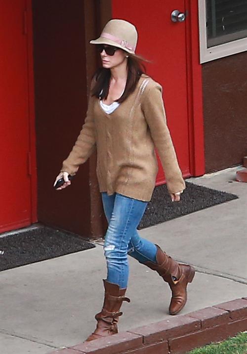 Sandra Bullock - Afternoon school run in Los Angeles (20.02.2013) 