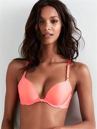 Lais Ribeiro in lingerie