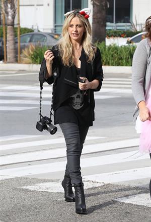 Sarah Michelle Gellar drops off her daughter at school in Santa Barbara  on Halloween 2012