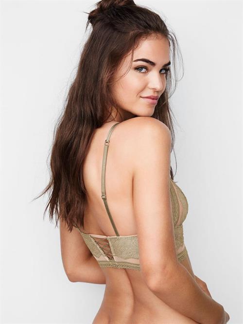 Robin Holzken in lingerie