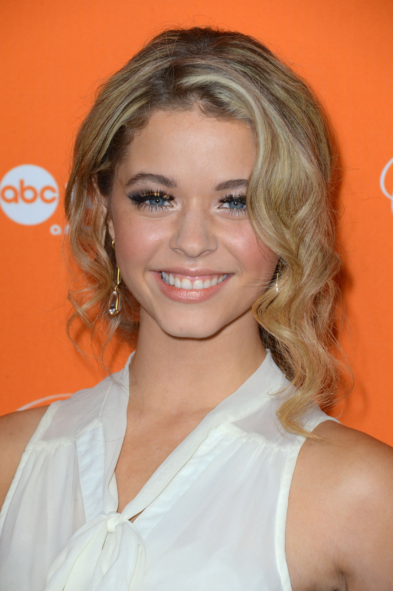 Sasha Pieterse Pretty Little Liars Halloween episode premiere 10/16/12 