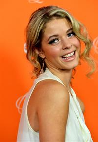 Sasha Pieterse Pretty Little Liars Halloween episode premiere 10/16/12 