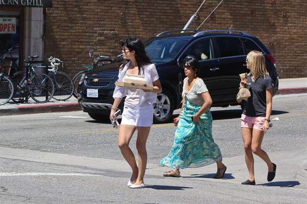Selma Blair - Went to Abbot Kinney to buy some groceries on Saturday morning - September 1, 2012