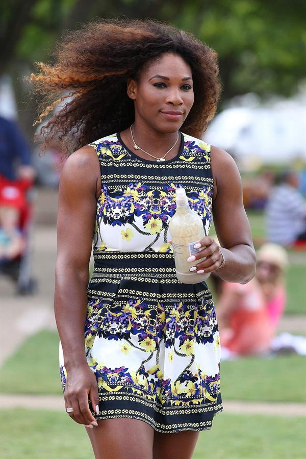 Serena Williams poses for a Photograph at the Wheel of Brisbane in South Bank December 31, 2012 
