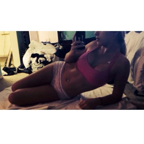 Lauren Mariee taking a selfie