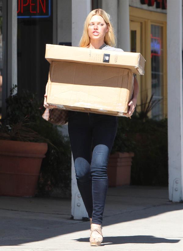 Sophie Monk - UPS Store in West Hollywood - August 28, 2012