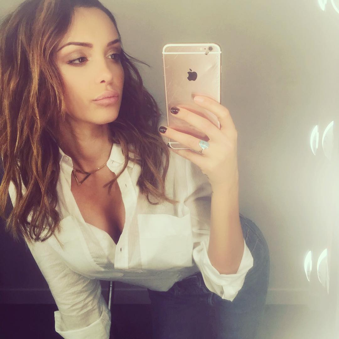 Nabilla Benattia taking a selfie