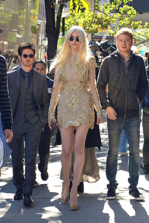 Taylor Momsen On Set of 'Gossip Girl' in New York City (10/16/12) 
