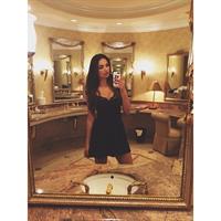 Hailee Lautenbach taking a selfie