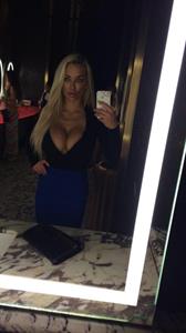 Lindsey Pelas taking a selfie