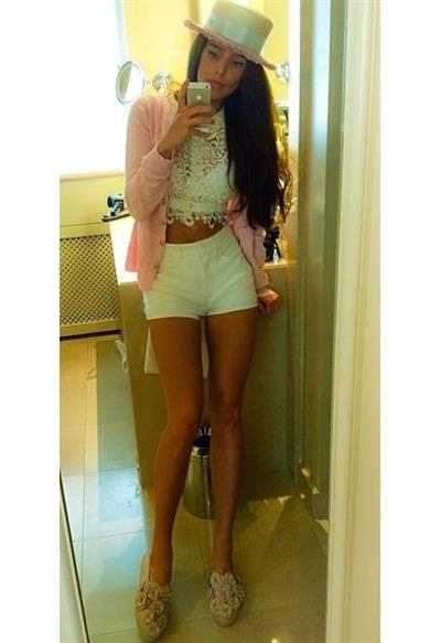 Anna Andres taking a selfie