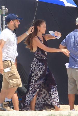 Minka Kelly films Charlie's Angels on a beach in Miami 02-09-11