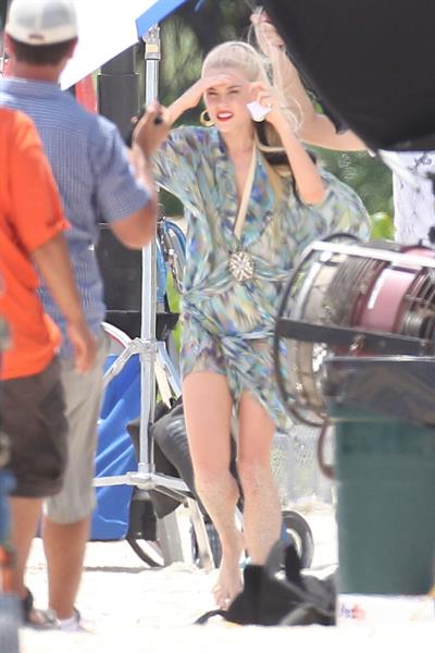 Minka Kelly, Annie Ilonzeh and Rachael Taylor film Charlie's Angels on a beach in Miami 02-09-11