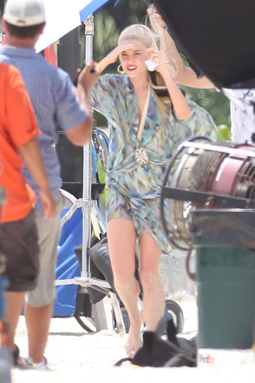 Minka Kelly, Annie Ilonzeh and Rachael Taylor film Charlie's Angels on a beach in Miami 02-09-11