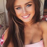 Rosie Mac taking a selfie