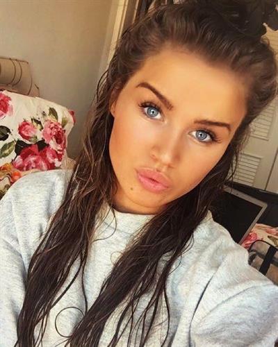 Rosie Mac taking a selfie