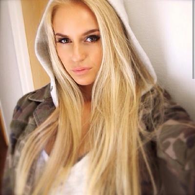 Anna Nyström taking a selfie