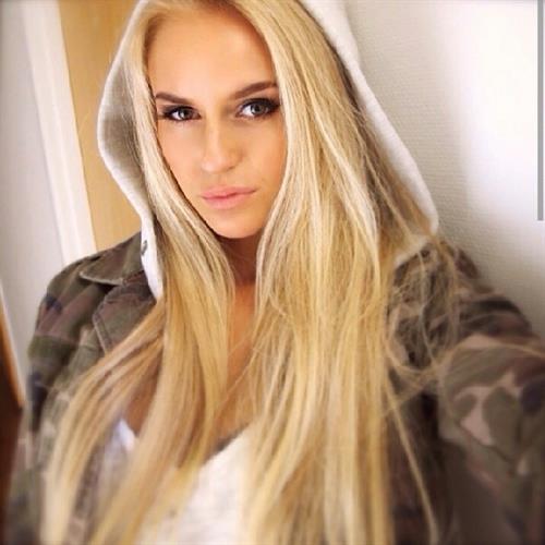 Anna Nyström taking a selfie