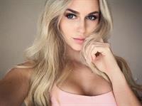 Anna Nyström taking a selfie