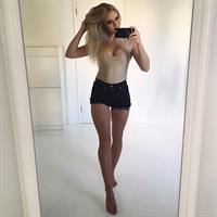Anna Nyström taking a selfie