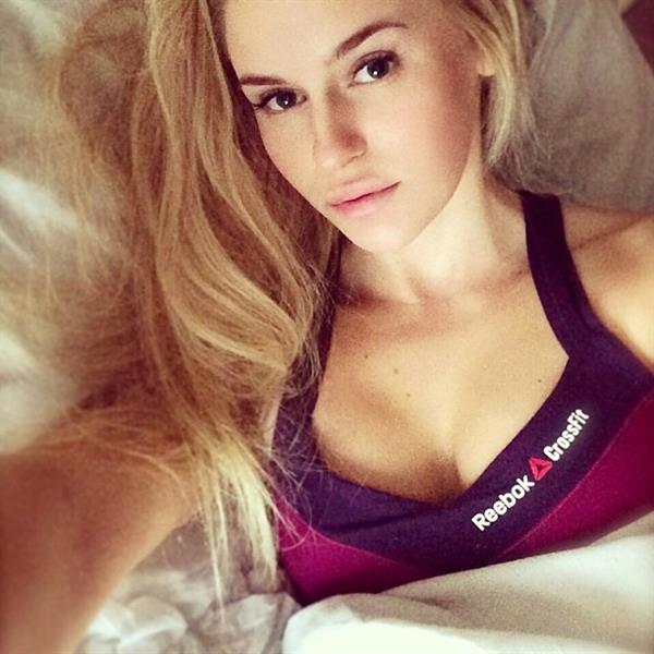 Anna Nyström taking a selfie